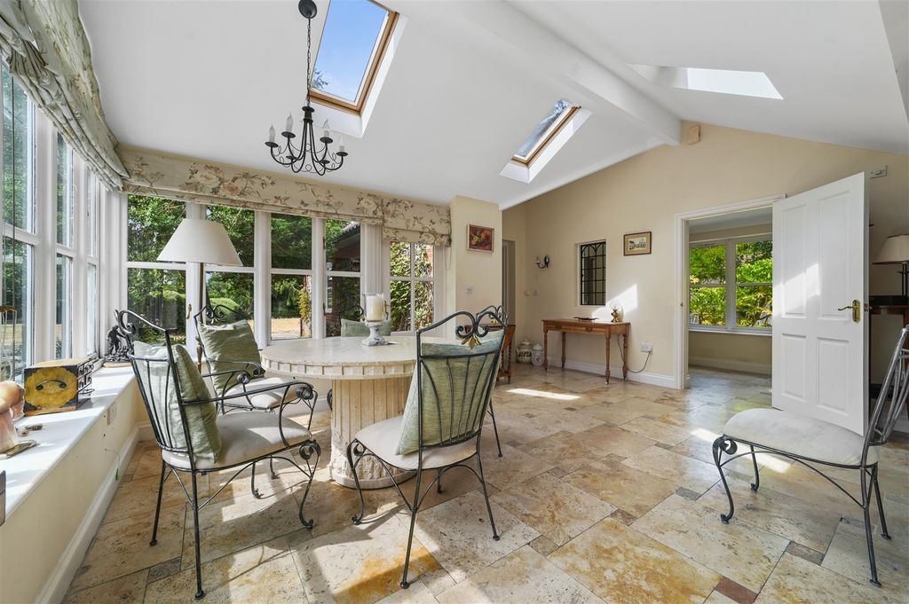 Property photo 2 of 29 Pt-Sheri-Thecoachhouse-14.Jpg