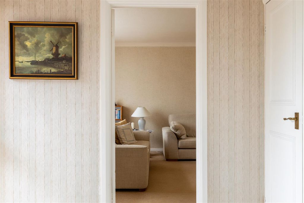 Property photo 2 of 30