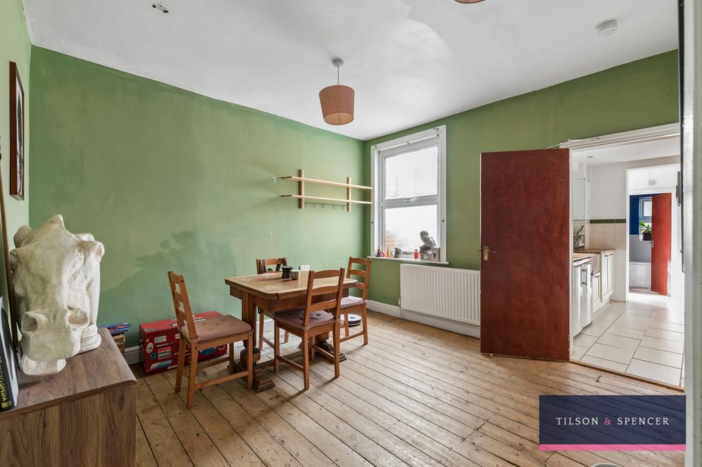 Property photo 3 of 13 0909202611_Tils_1 Waltheof Avenue _N17 7Pl_009_Wm