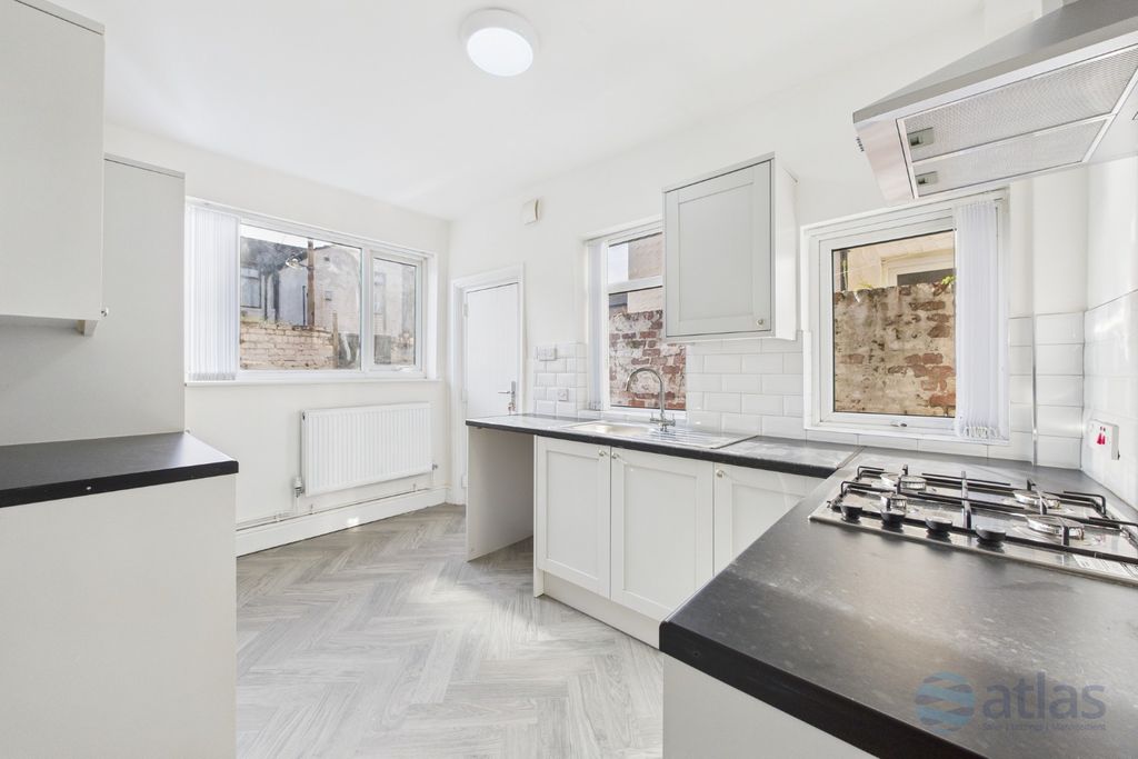 Property photo 2 of 16 Kitchen