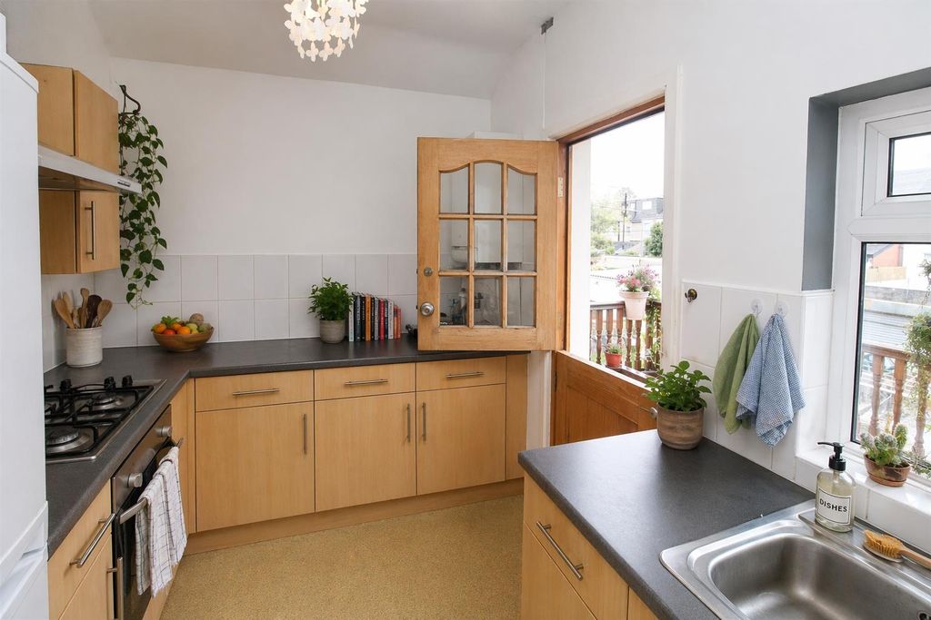 Property photo 1 of 9 199 Whitchurch 1.Png