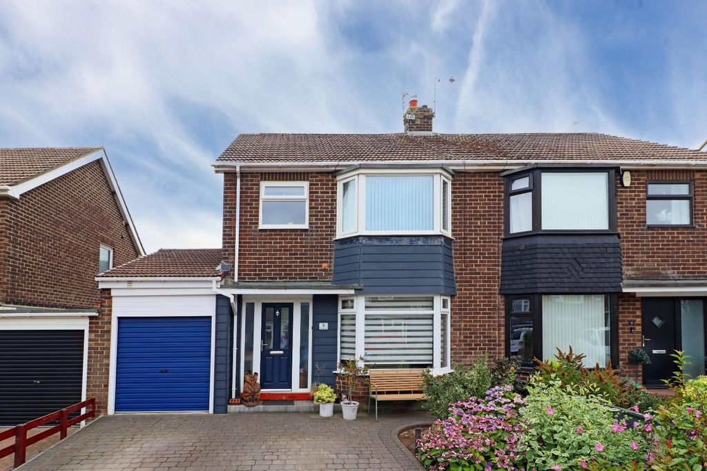 Property photo 1 of 11 External