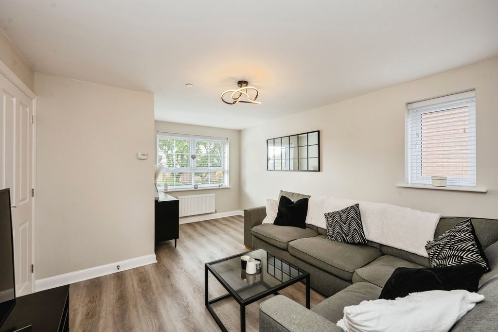 Property photo 2 of 17 Photo