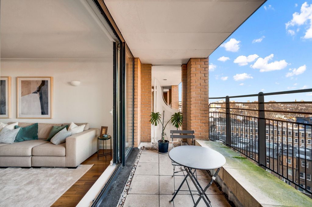 Property photo 2 of 30