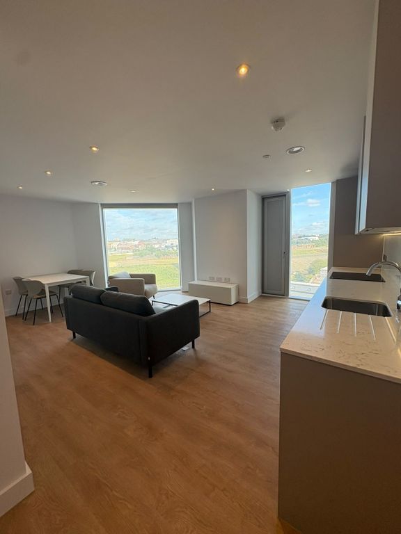Property photo 3 of 17 Lounge & Kitchen