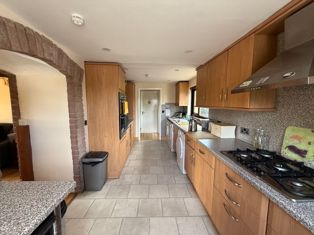 Property photo 2 of 21 Kitchen