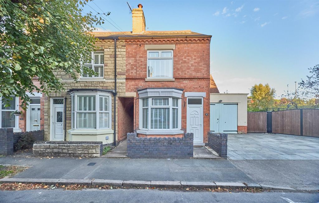 Property photo 1 of 12 4 Highfields Road Hk 12.Jpg