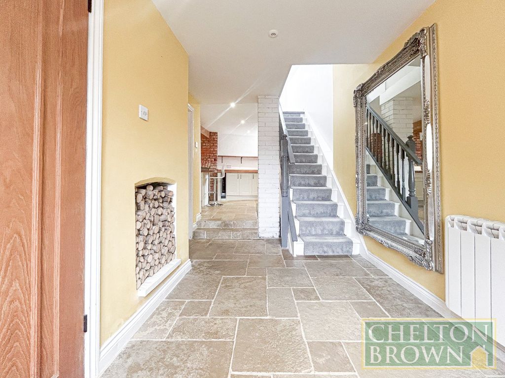 Property photo 2 of 42 Entrance Hall