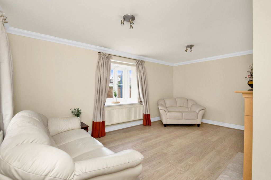 Property photo 3 of 23