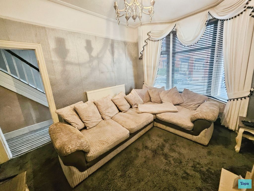 Property photo 3 of 14 Lounge