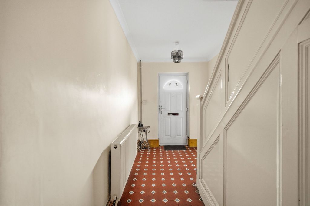 Property photo 3 of 34