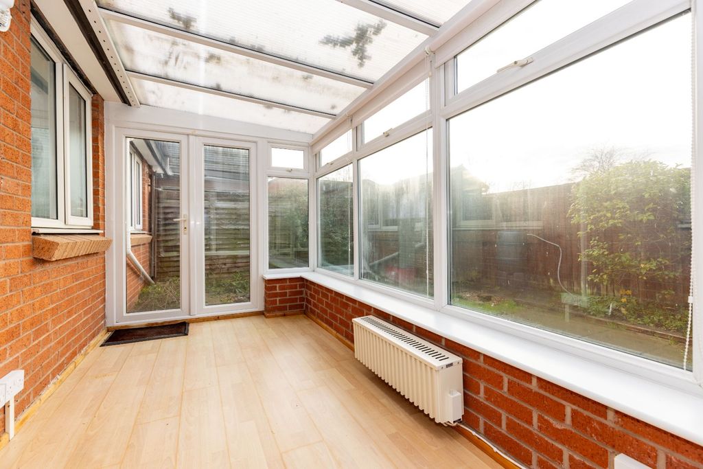 Property photo 3 of 18 Conservatory
