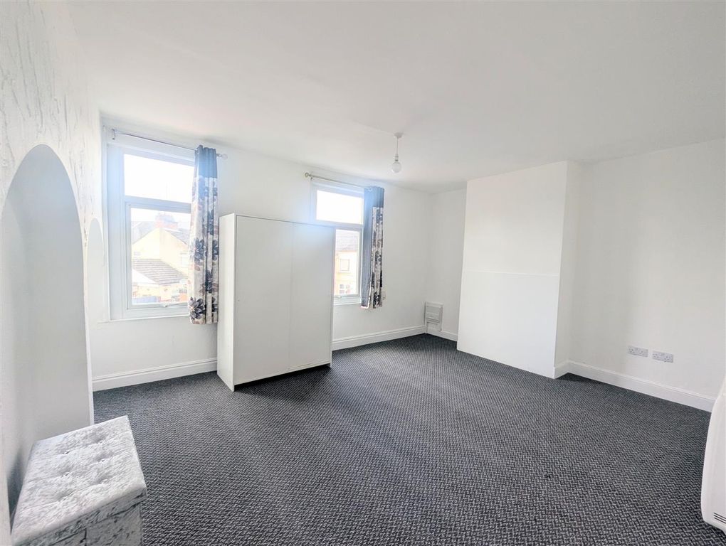 Property photo 1 of 7 1000384637.Jpg