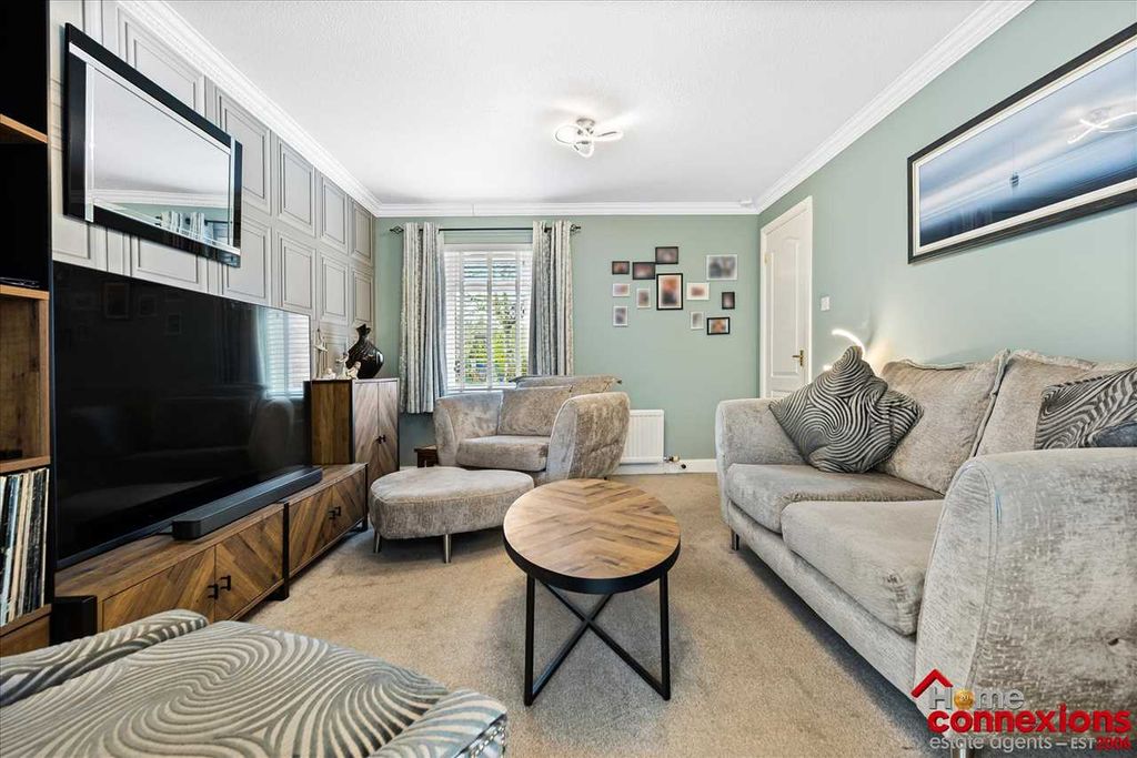 Property photo 3 of 30 Lounge (2)