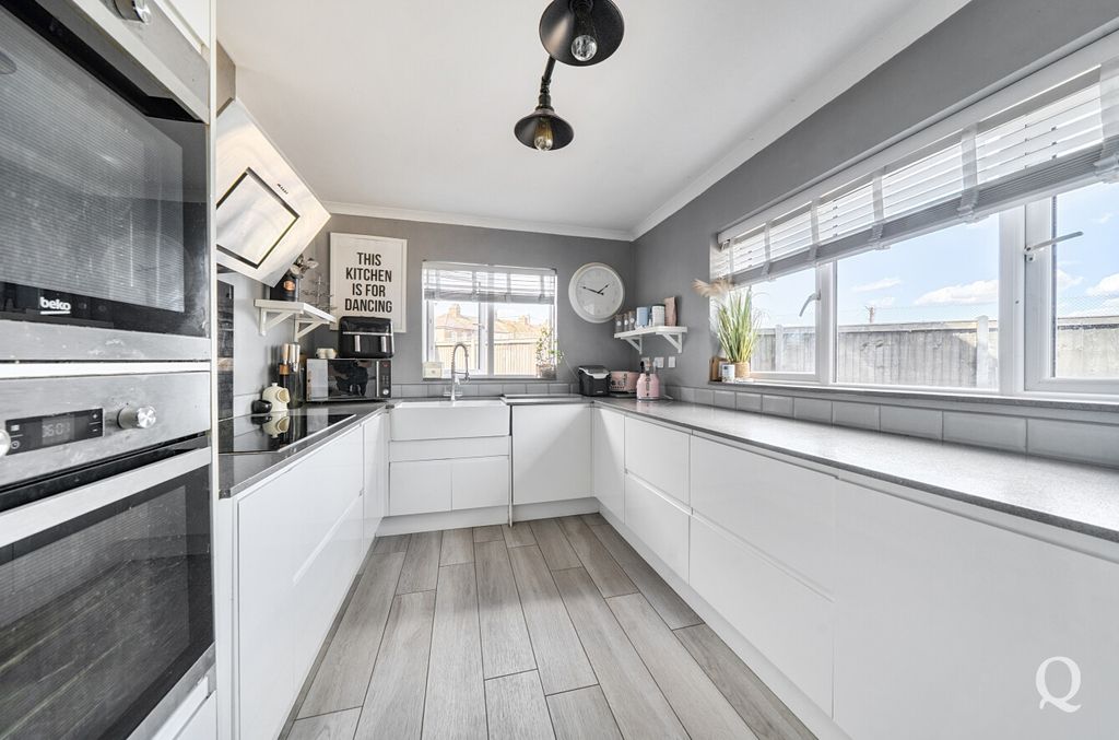 Property photo 3 of 25 9B6Dd4dc-c06E-47d...