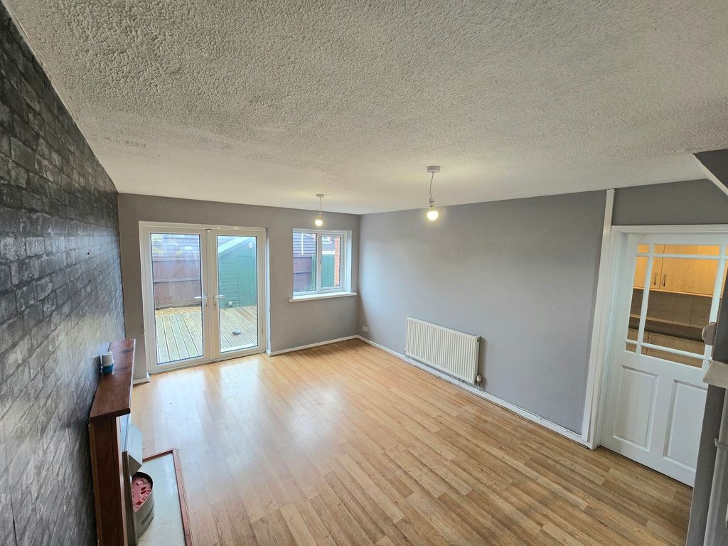 Property photo 3 of 21 Lounge