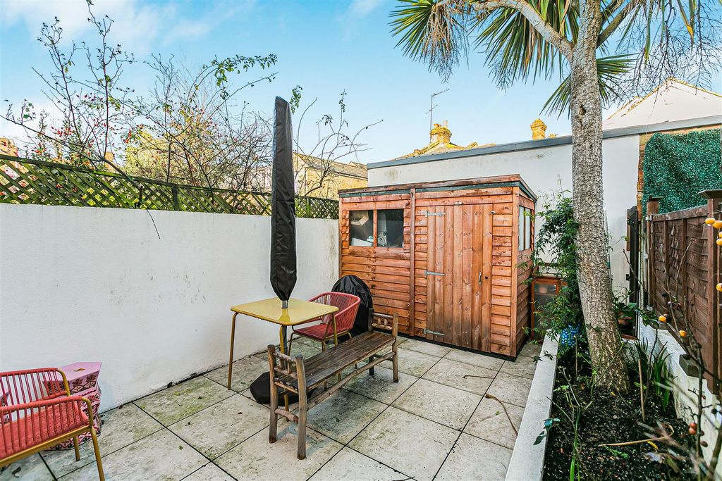 Property photo 3 of 18