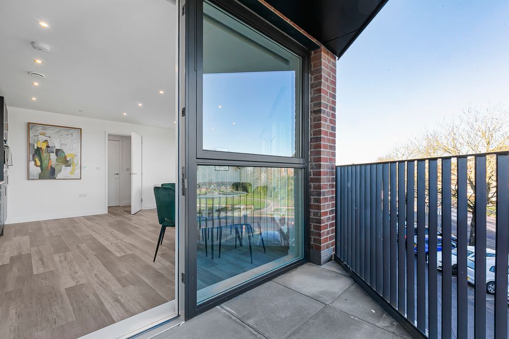 Property photo 2 of 11 Show Home