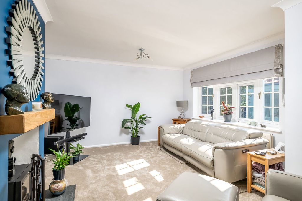 Property photo 2 of 21