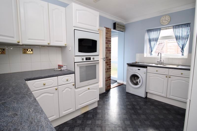 Property photo 2 of 11 Kitchen