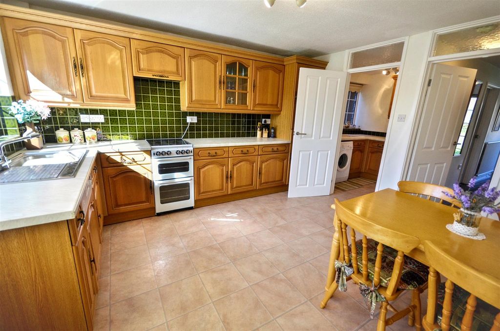 Property photo 3 of 20 Kitchen