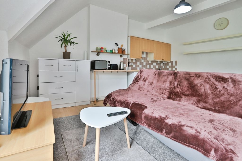 Property photo 3 of 17 Pbox-Img.Jpg