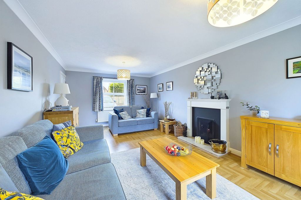 Property photo 2 of 32