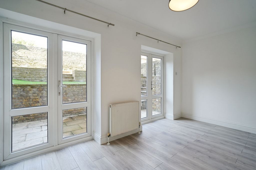 Property photo 3 of 10 3