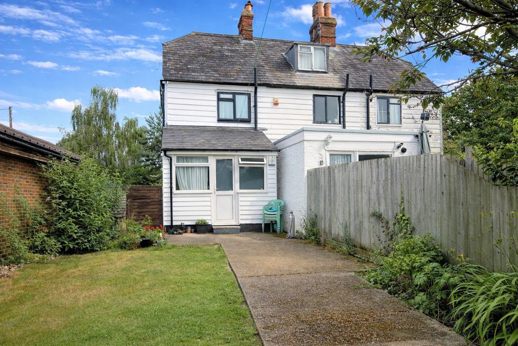 Property photo 1 of 8 2 Bedroom House For Rent