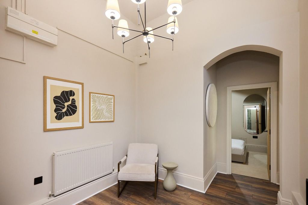 Property photo 2 of 11 Entrance