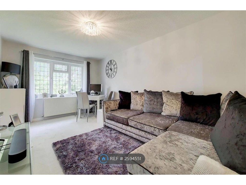 Property photo 1 of 10 Living Room