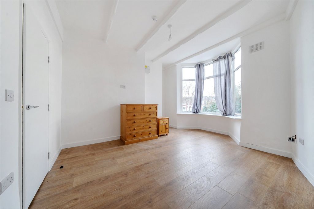 Property photo 2 of 16 Picture No. 02