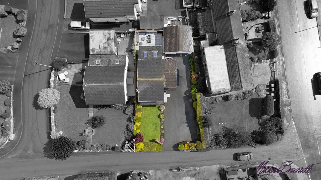 Property photo 2 of 31