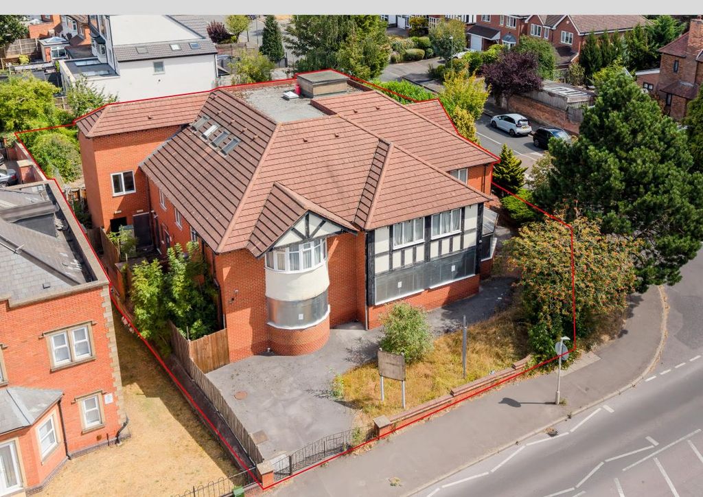 Property photo 2 of 39