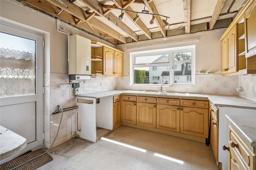 Property photo 3 of 15 Kitchen