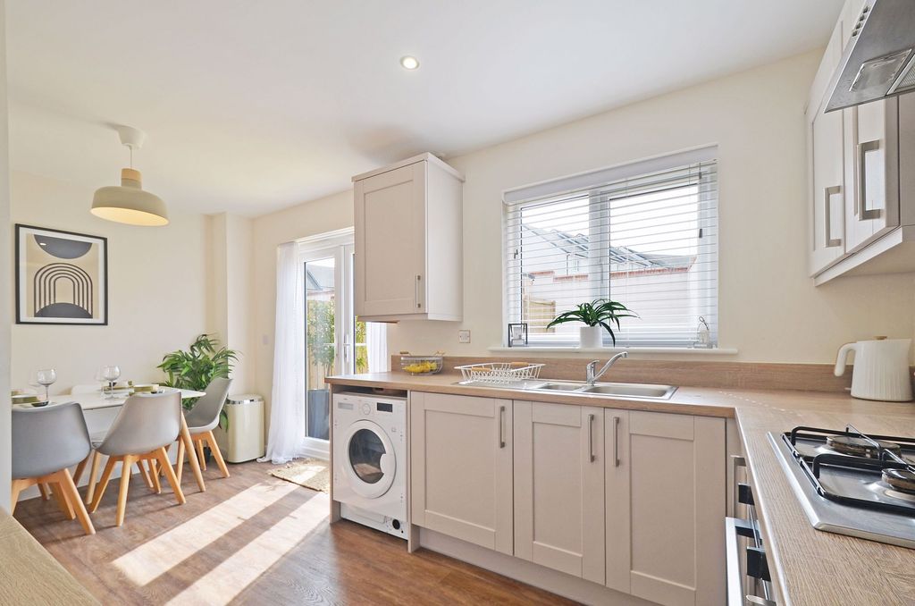 Property photo 2 of 25 Photo 16