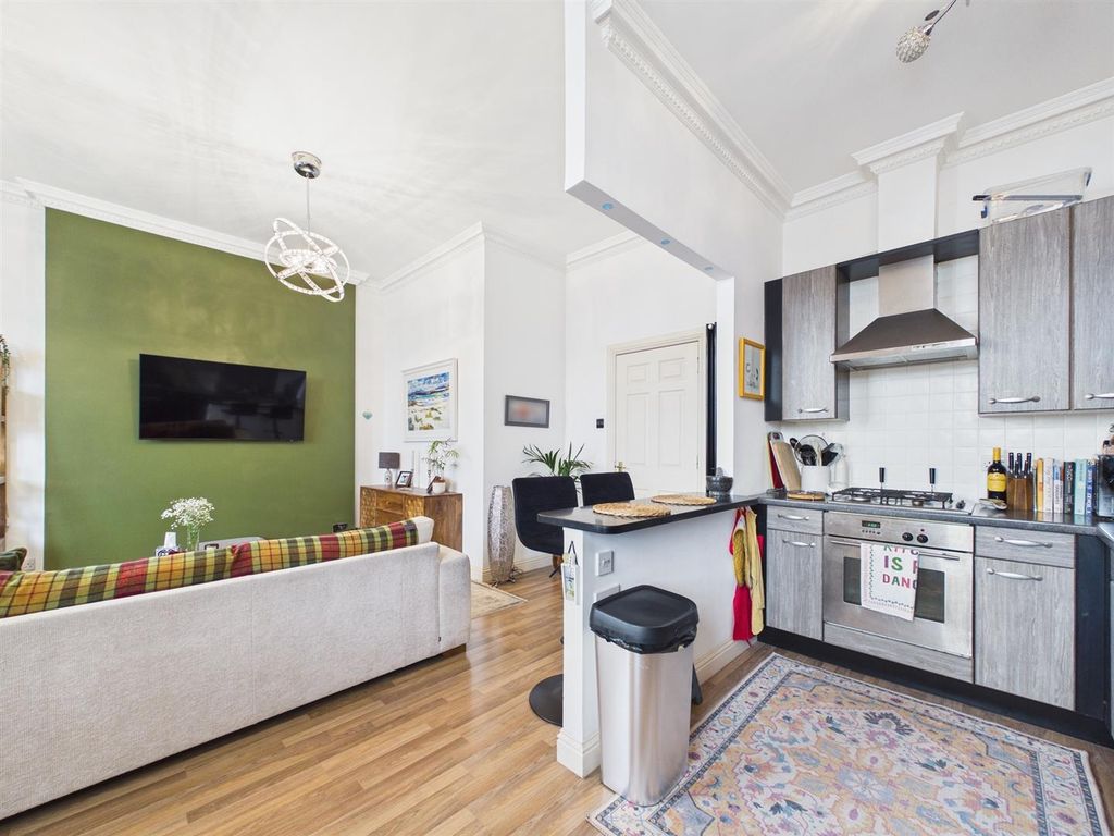 Property photo 2 of 18 Cam01486G0-Pr1025-Still004.Jpg