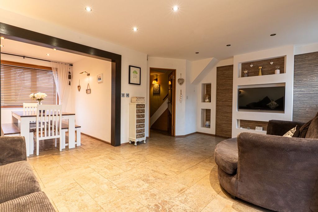 Property photo 2 of 29