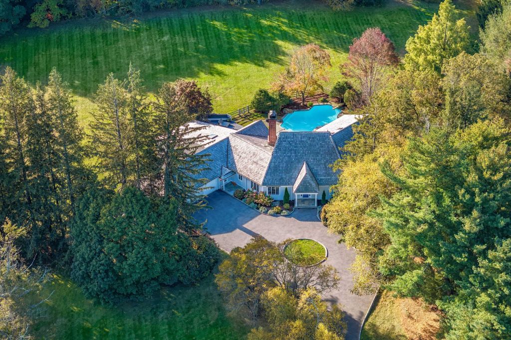 Property photo 1 of 31