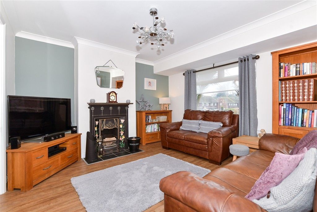 Property photo 3 of 15 Lounge