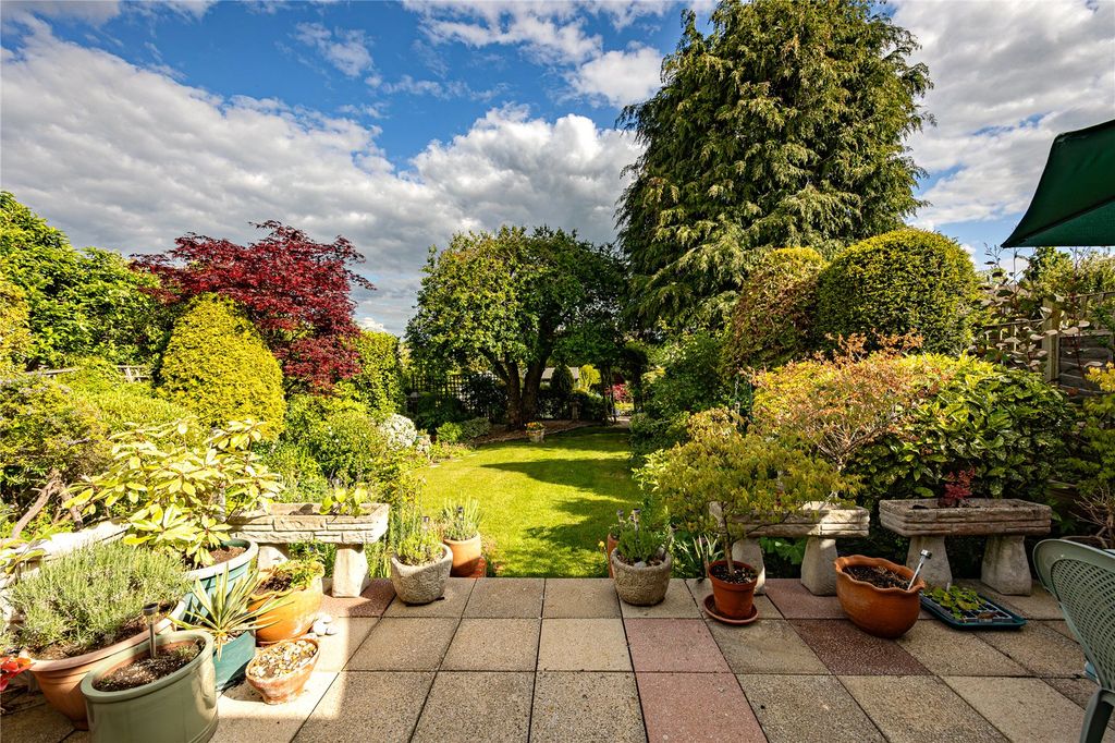 Property photo 2 of 32 Picture No. 02