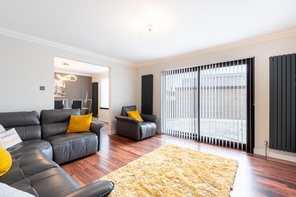 Property photo 3 of 24 Lev1393Pem Lounge.Jpg