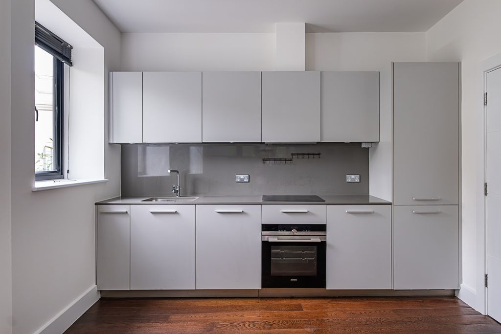 Property photo 3 of 12 007