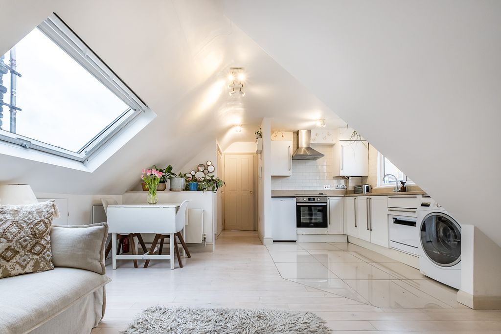 Property photo 3 of 14 Living