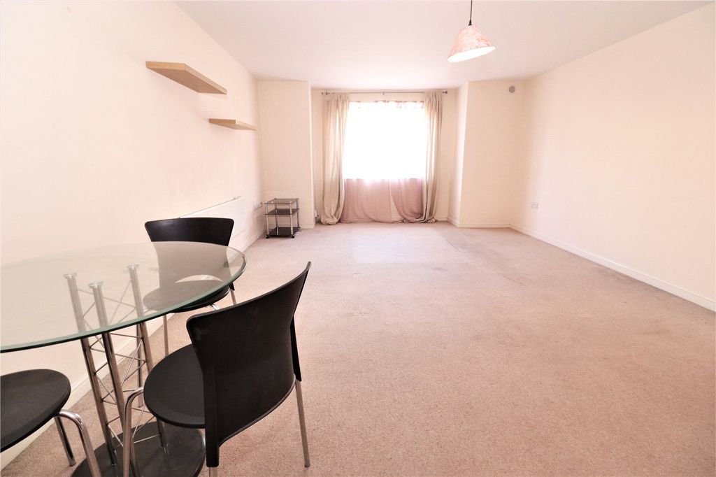 Property photo 2 of 8 Picture No. 21