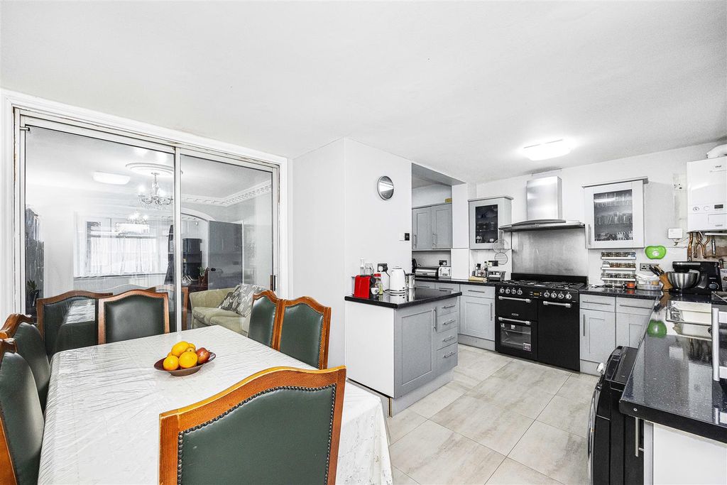 Property photo 1 of 27 Carnanton Road -024.Jpg