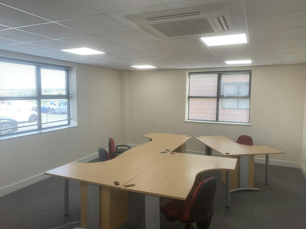 Property photo 3 of 6 Office 4