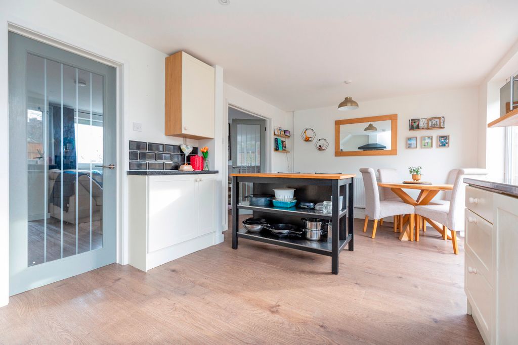 Property photo 3 of 23