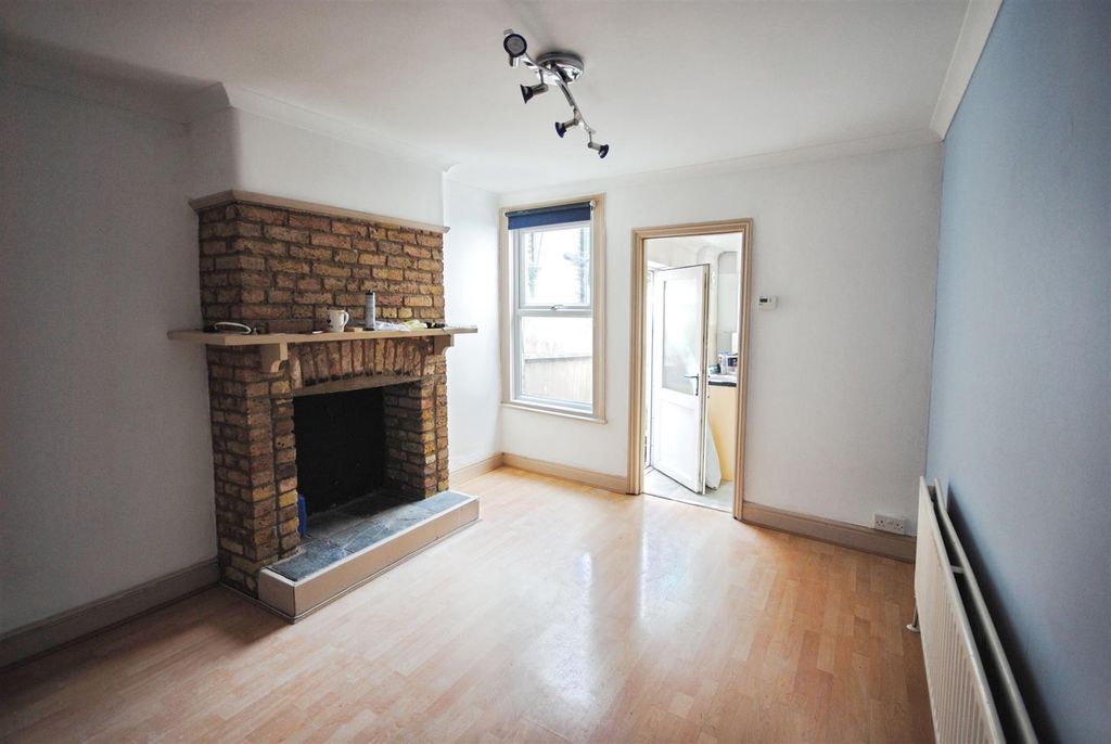 Property photo 3 of 8 Ydqnjco-80Erlrhsfbefia.Jpg