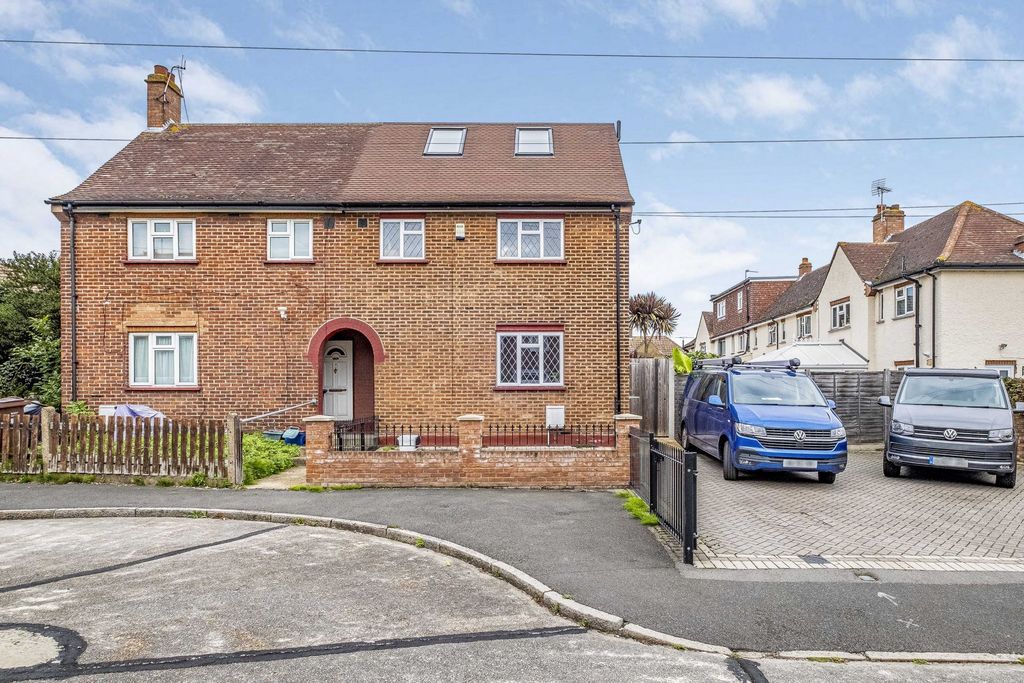 Property photo 1 of 11 Photo 2